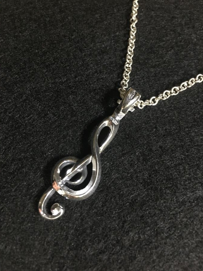 behind-the-treble-clef-pendant.　meaning : passion for music.