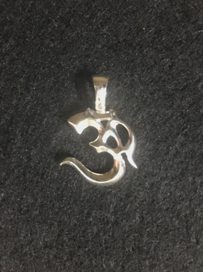 om-pendant. meaning : resonant sound of creation.