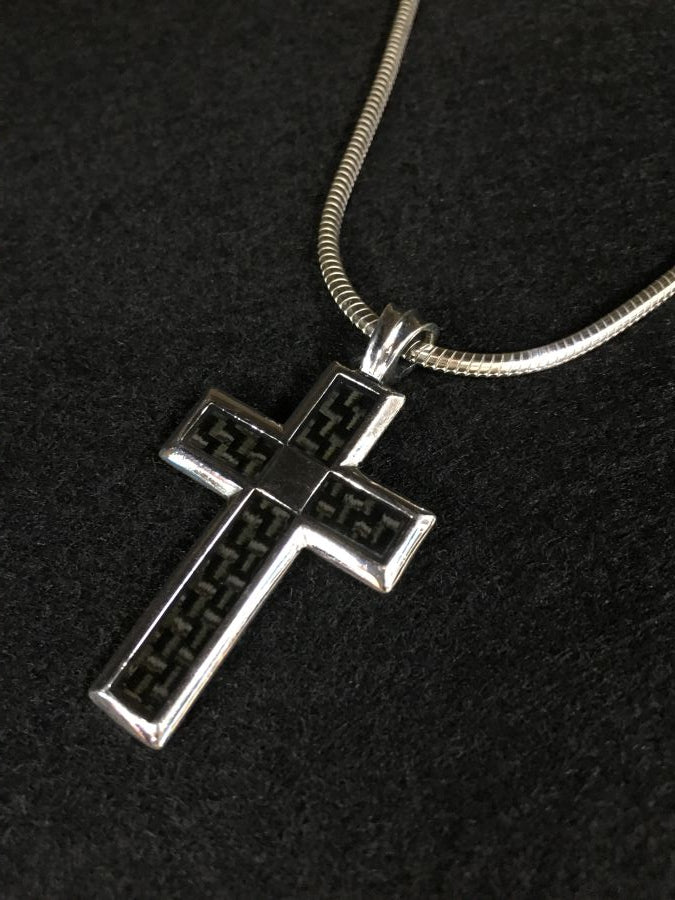 tech-cross-pendant-and-silver-necklace. meaning : a meld of past and the future.  Carbon and silver material．