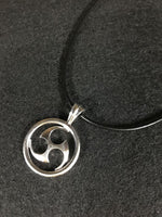 将图片加载到图库查看器，world-triad-pendantandblack-leather-necklace. meaning : eternity &amp; cosmic creativity.
